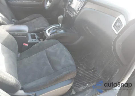 2015 Nissan Rogue Sv z USA, uszkodzony, nr VIN 5N1AT2MV0FC809028